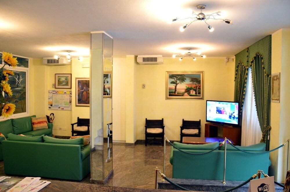 Hotel Astoria Viareggio Exterior photo